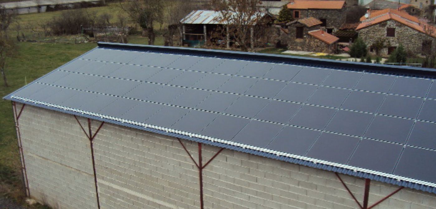 Building-integrated solar roof in France